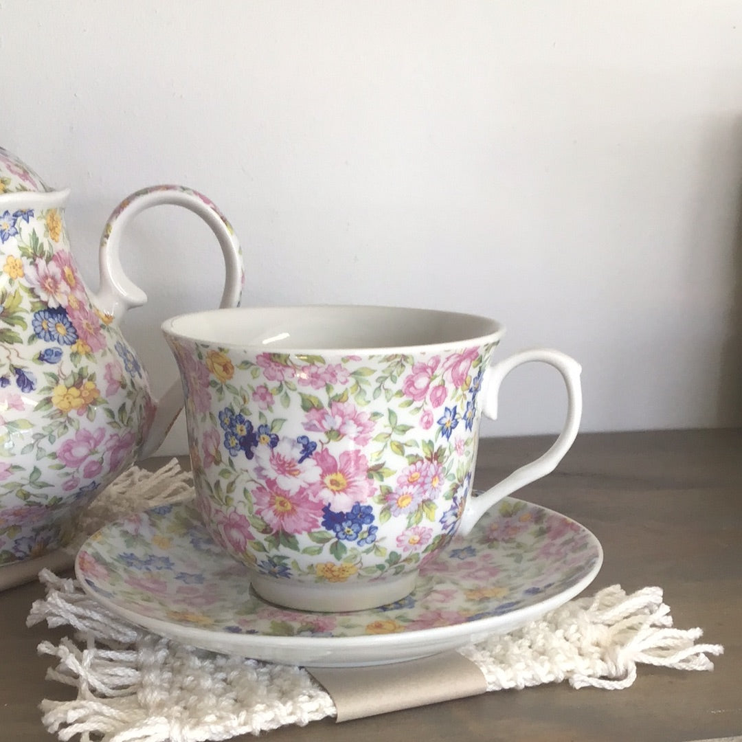 Tea cup and tea plate